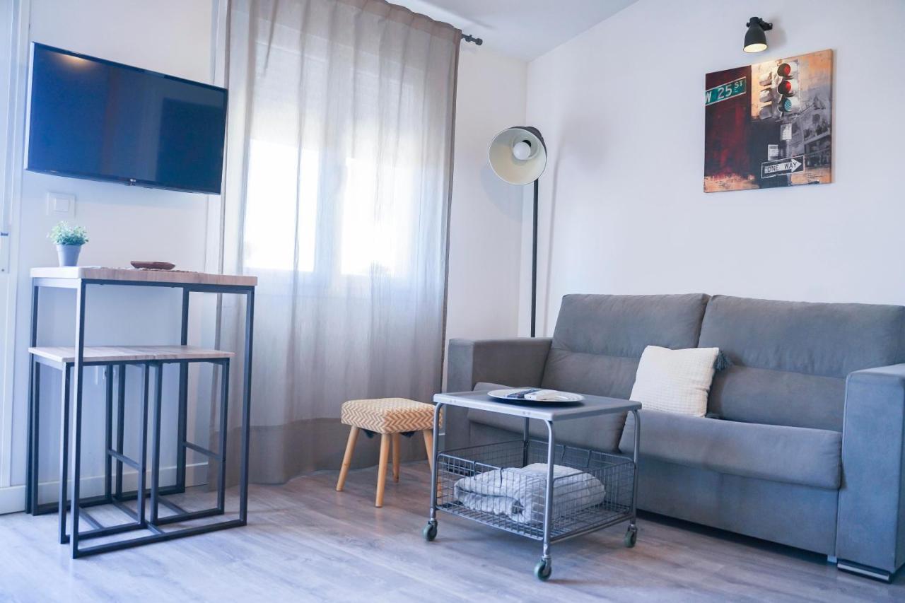 Apartamentos Suites Cariátide Plasencia Luaran gambar