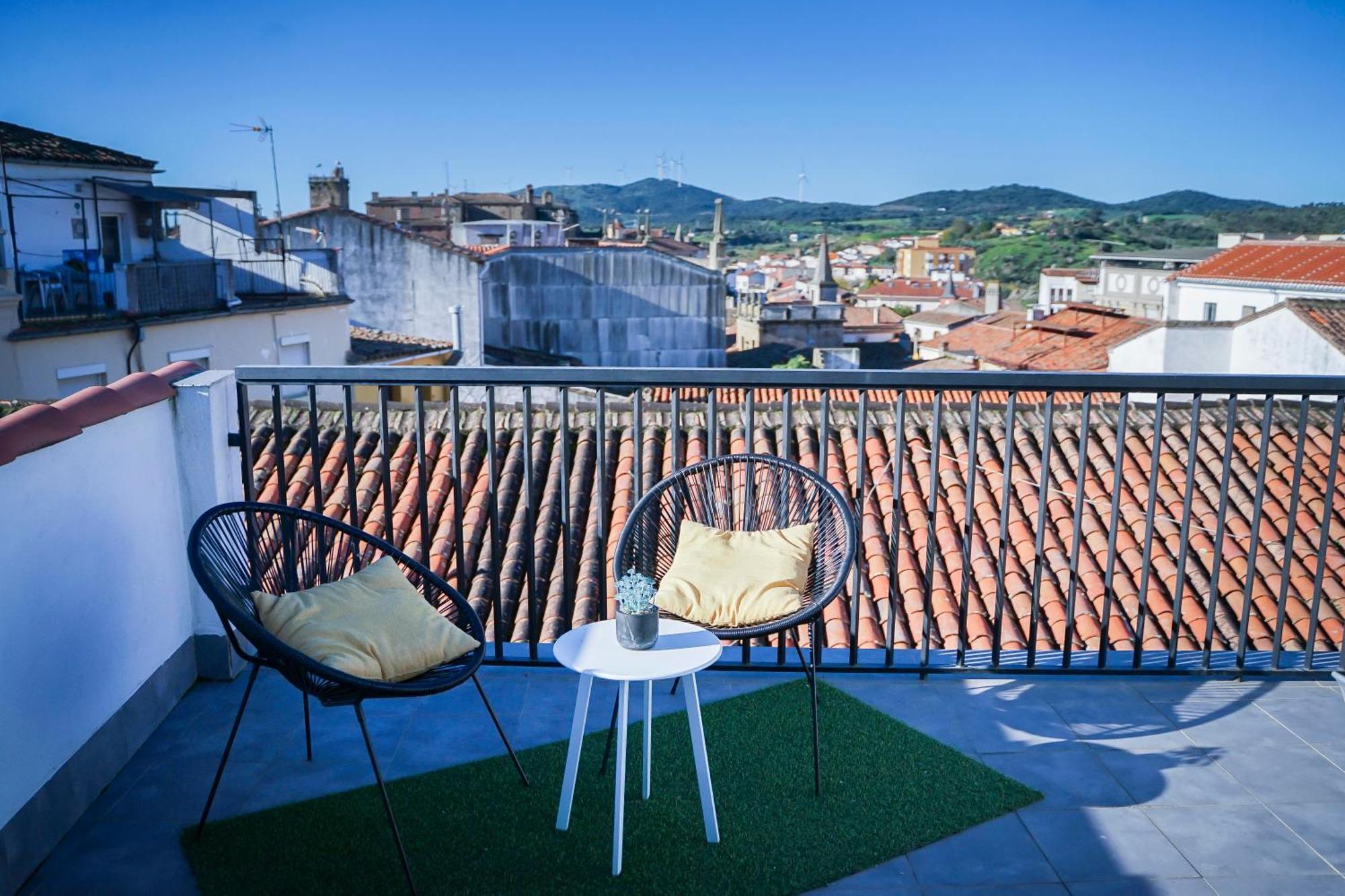 Apartamentos Suites Cariátide Plasencia Luaran gambar